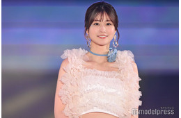 生見愛瑠、穴開きパンツコーデに反響「肌見せがおしゃれ」「真似したい」