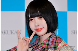 あの、膝上ミニ×ルーズソックスで美脚スラリ 個性的な私服コーデ公開