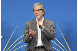 唐沢寿明、白髪ヒゲ姿でテレ東会見に登場 妻・山口智子との円満の秘訣明かす