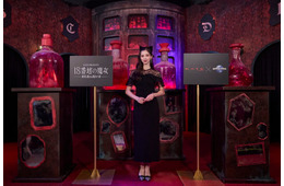 中条あやみ、USJ×KATE初共創アトラクションを体験 “魔女の館”で感情解放「新しい表情に出会える」