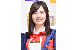 松井珠理奈、胸元大胆寝そべりショットが「大人っぽくてセクシー」「ドキッとした」と話題