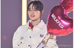 26年度朝ドラ主演の上坂樹里、遊び心溢れるワッペンジャケット着こなし【TGC2025A/W】