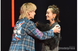 GENERATIONS白濱亜嵐、松本まりかとキス寸前？ “イチャイチャ”ランウェイに黄色い歓声【TOKYO GENERATIONS COLLECTION】