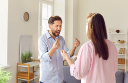 「浮気してるんだろ!」新婚なのに事実無根の言いがかりをつけてくるモラハラ夫。私は自尊心がどんどん低くなってしまって