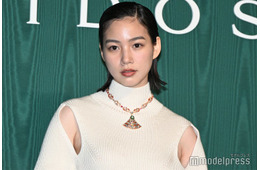 のん、大胆スリットワンピ×オールバックヘアで魅力放出【ブルガリ展覧会フォトコール第一夜】