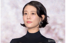 第1子妊娠中・高畑充希、タイトなシースルードレスでふっくらお腹披露 【秒速5センチメートル】