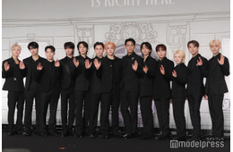 SEVENTEEN、スタッフにサプライズで豪華景品くじ引き開催「最高のチーム」「信頼関係が素敵」ジョンハンら兵役中メンバーの姿も