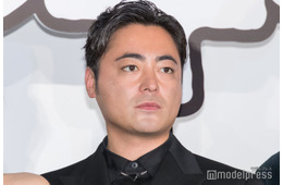 山田孝之、顔半分覆う衝撃の髭姿 岡田准一＆二宮和也もコメント「くまさん」
