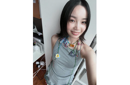 「グラスハート」ヒロイン・宮崎優、ほっそりウエストちらり チェック×デニムコーデに「何でも似合う」「スタイル抜群」と絶賛の声
