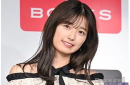 乃木坂46五百城茉央、ノースリワンピで美肩披露「クラゲ並みの透明感」「水族館デート風」