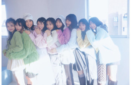 櫻坂46四期生、9人全員揃って「ViVi」登場 “いつもと違う”ニットコーデでファッションシュート
