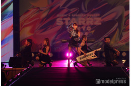 CiON、生演奏で迫力満点のパフォーマンス セクシー＆可愛い魅力も放出【STARRZ TOKYO 2025】