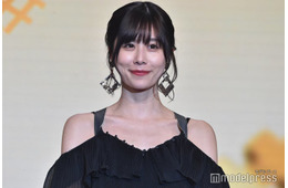 有村藍里、素肌輝くノースリーブ姿「色っぽい」「秋らしさも感じるコーデ」と反響