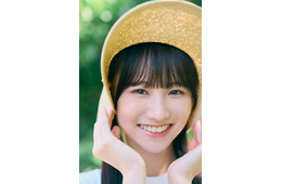 日向坂46高井俐香、麦わら帽子姿で透明感溢れる「五期生のぽかぽか写真館」8人目公開