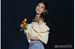 “令和の峰不二子”阿部なつき、美脚スラリミニワンピ姿 ハワイでのピンクコーデに「バービーみたい」