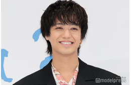 高橋海人、“キンプリファン”の共演者明かす 舞台裏での行動に笑顔「自分たちの曲を踊っていて」【君の顔では泣けない】