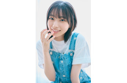 日向坂46大野愛実、爽やか衣装姿でフレッシュな笑顔「五期生のぽかぽか写真館」最後のメンバー公開