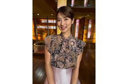 テレ朝・安藤萌々アナ、膝丈ワンピで美脚スラリ「上品」「新鮮」の声