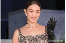 蛯原友里、誕生日迎え家族ショット公開「明るい家庭」「微笑ましい瞬間」の声