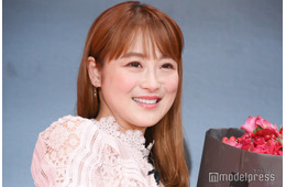 鈴木奈々、“154cm51kg”ランジェリー姿でふっくら美ボディ披露「体重も増えて、日々バストケアもしてるからバストアップも」