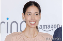 森泉、左手親指の手術を報告「腱が切れてて」包帯巻いた術後の様子も公開