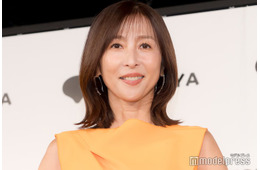 “永遠のグラビアクイーン”56歳・かとうれいこ、27年ぶり写真集発売 30年ぶり水着姿でのボディケア明かす【AROUND】
