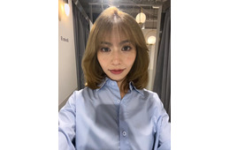女性芸人の黒レース衣装ショットが話題に メンバーも衝撃「君はどこへ向かう気だ」
