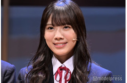 日向坂46森本茉莉、ノースリーブドレスで美肌披露「美しい」「すごく似合ってる」の声