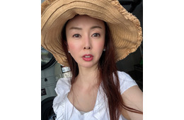 宮崎宣子、2歳息子＆夫との家族ショット公開「成長早い」「幸せいっぱい」の声