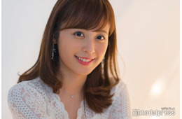 久慈暁子、透け感ワンピースから美脚チラリ「透明感すごい」「眩しい」と反響
