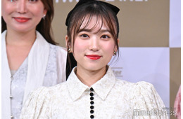 矢吹奈子、スラリ美脚際立つミニ丈コーデ披露「透明感半端ない」「可愛すぎ」の声
