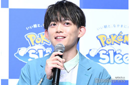 松丸亮吾「乳首にシール貼ってる」美腹筋のぞく上裸ショット話題「面白すぎる」「バキバキでかっこいい」
