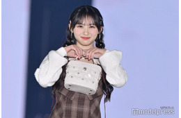 乃木坂46川崎桜、堂々ランウェイデビュー ミニ丈ワンピ×キュートな笑顔で魅了【ガルアワ2025AW】