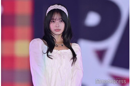 「今日好き」小國舞羽、レースタイツ×ミニスカで美脚披露 ガーリーな雰囲気纏う【ガルアワ2025AW】