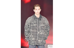 野村康太、オールバックで大人の色気 笑顔封印で雰囲気ガラリ【ガルアワ2025AW】