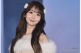 ＝LOVE大谷映美里、オフショルワンピで美デコルテ輝く あざと可愛いピンクコーデ【ガルアワ2025AW】