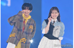 なにわ男子・長尾謙杜＆山田杏奈がペアランウェイ 映画「恋に至る病」SPステージで“おもちポーズ”【ガルアワ2025AW】