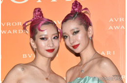 AMIAYA・AMI、生後100日長男＆イケメン夫との家族ショット公開「幸せが伝わってくる」「素敵」と反響
