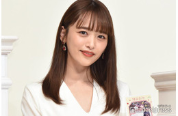 近藤千尋、透けレーススカート姿で脚上げ披露「投球フォーム綺麗」「スタイル抜群」の声