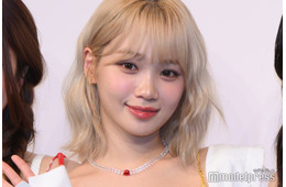 LE SSERAFIMチェウォン、美脚透けるレースタイツを堂々着こなし「可愛さ限界突破」「やんちゃ感たまらない」と反響