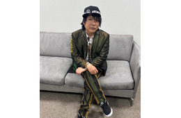 脳腫瘍公表のLUNA SEA真矢、ファンの応援メッセージを読む最新ショットに反響「立ってる姿に涙」「前進してる」