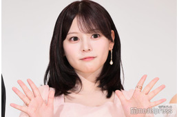 齊藤なぎさ、ルーズソックス×ミニスカの秋コーデで美脚披露「可愛さ倍増」「守りたくなる愛らしさ」
