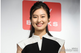 恒松祐里、ミニワンピ×タイツの私服姿公開「小顔際立つ」「可愛すぎ」の声