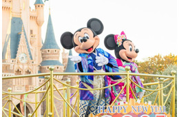 【東京ディズニーリゾートの正月2026】和装グリーティング、午の干支グッズ&スペシャルメニューも