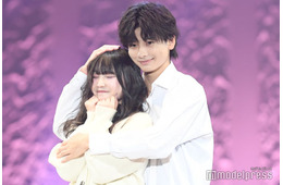 「今日好き」“かなりのカップル”河村叶翔&相塲星音、“ほっぺにキス”で登場「チュってしてましたね?」に照れ笑い【サツコレ2025A/W】