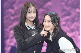 「今日好き」永瀬さら＆紗和、ペアランウェイで“ほっぺツン” 圧巻スタイルも際立つ【サツコレ2025A/W】