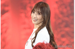 熊田曜子、引き締まった腹筋＆美脚披露 “魅せ方のコツ”明かし共演者驚き【サツコレ2025A/W】