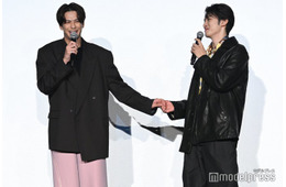 Snow Man向井康二、森崎ウィンに突如手繋ぎ 森崎は動揺隠せず「ドキドキさせるのやめて」【（LOVE SONG）】