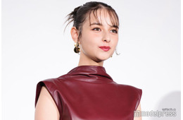 「ちはやふる」で話題・嵐莉菜、美脚際立つショット公開「スタイル抜群」「爽やか」と反響