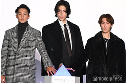 Snow Manラウール・渡辺翔太・岩本照、“男性初”けやき坂イルミネーション点灯式登場 六本木に冬の訪れ知らせる